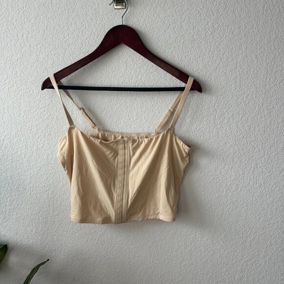 SKIMS ADAPTIVE FITS EVERYBODY CAMI in the color sand - Picture 2 of 5